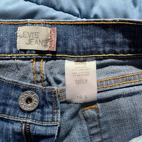 Levi jeans, 10 long, worn with holes - Picture 7 of 8